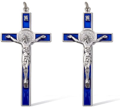 Dailygoods- Wandkruis Set van 2 - Kleine Wandkruis 10,6 x 5,35 cm - Emaille Crucifix - Heilige Benedictus - Katholieke Decoratie - Blauwe Detaillering - Kruisdecoratie