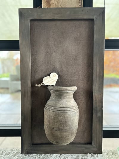 Creaties van Hier - Houten Wandpaneel met vaas en houten hartje - 51x28.5x7 cm - Hout