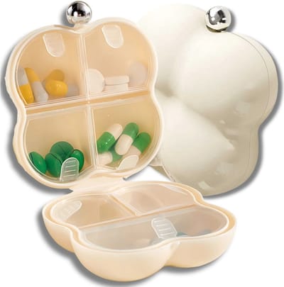 Deze witte medicijndoos wordt gebruikt om medicijnen (tabletten) in te bewaren en biedt ruimte aan een voorraad voor 7 dagen.