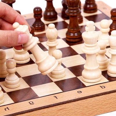 Houten Schaakspel - Schaakbord Opvouwbaar - Reizen en Spelen - Magnetische Stukken - 30x30 cm - Natuurlijk Hout