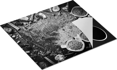 Chefcare Inductie Beschermer Kruiden en Specerijen op Tafel - Zwart Wit - 60x50 cm - Afdekplaat Inductie - Kookplaat Beschermer - Inductie Mat