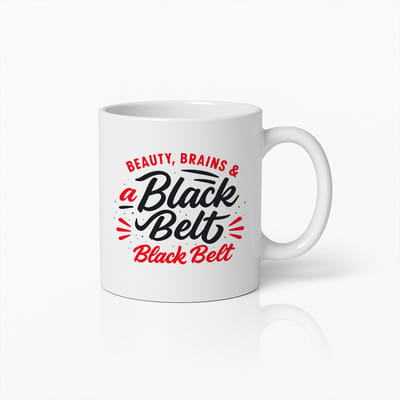 Beauty, Brains & a Black Belt Mok 330ml – Grappige Martial Arts Beker – Perfect Cadeau voor Karate, Judo of Taekwondo Liefhebbers