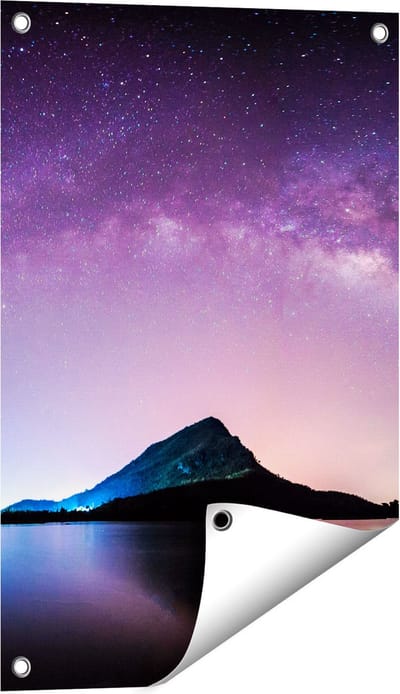 Gards Tuinposter Melkweg bij een Berg in Thailand - 40x60 cm - Tuindoek - Tuindecoratie - Wanddecoratie buiten - Tuinschilderij