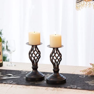Famanu - Vintage Kaarsenstandaards Voor Pijler Kaarsen, Metalen Kandelaar Houder Kerstmis Pasen Home Decor Woonkamer Schoorsteenmantel Partij Bruiloft Tafel, 2 Stuks(22cm)