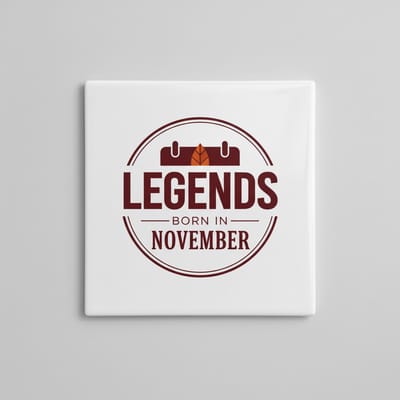 Legends Born in November Keramische Tegel 15x15 cm – Verjaardag Cadeautegel met Rode Badge & Herfstblad Design