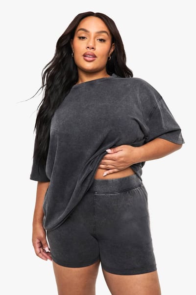 boohoo Dames PLUS ACID WASH FIETSSHORT | Houtskool | Maat: 48