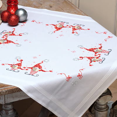 Vervaco - Tafelkleed kit - Kerst - Zingende kerstkabouters - PN-0158016 - Borduren - Borduurpakket - Borduurpakket volwassenen - Borduurpakket kind