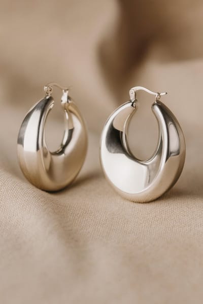 Lundholm Oorringen | Oorbellen Dames Groot – Premium Stainless Steel jewellery – Zilver kleurige Statement Hoops (3,5 × 3,9 cm) – Freyja Serie – Waterproof & Hypoallergeen – Luxe Geschenkverpakking | Vrouwen Cadeautjes