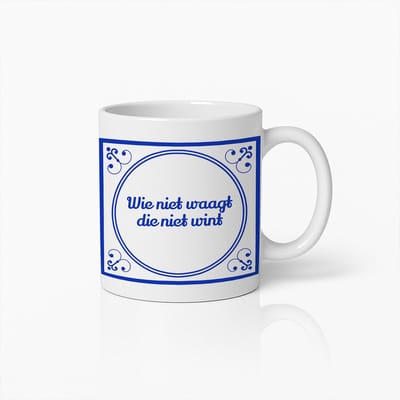 Wie Niet Waagt Die Niet Wint Mok 330ml – Delfts Blauw Tegelstijl Koffiebeker – Inspirerende Quote Beker voor Positiviteit & Motivatie