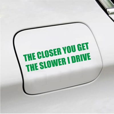 Bumpersticker - The Closer You Get The Slower I Drive - 4 X 14,8 - Groen