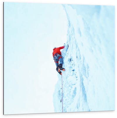 Dibond - Ijsberg Beklimmend Persoon - 100x100cm Foto op Aluminium (Met Ophangsysteem)