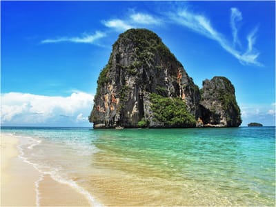 Fotobehang - Exotisch landschap in Thailand, Railay strand.