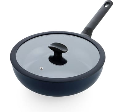 BK Enjoy Hapjespan 28cm met deksel – 3.4L – PFAS-vrije antikleeflaag – Hapjespan inductie – Keramische pan - Ovenbestendig tot 160°C – Koudgrepen - Met glazen deksel - Oxford Blue