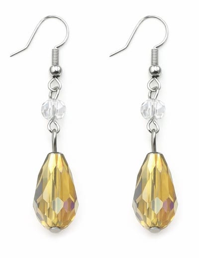 Oorhangers met goudkleurige druppelvormige kristal hanger