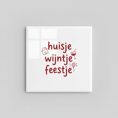 Huisje Wijntje Feestje Grappige Tekst Decoratieve Tegel – Gezellige Woondecoratie – 15 x 15 cm