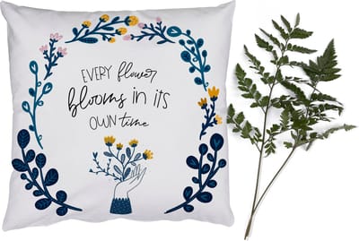 Sierkussens - Kussentjes Woonkamer - 50x50 cm - Quotes - Every flower blooms in its own time - Spreuken