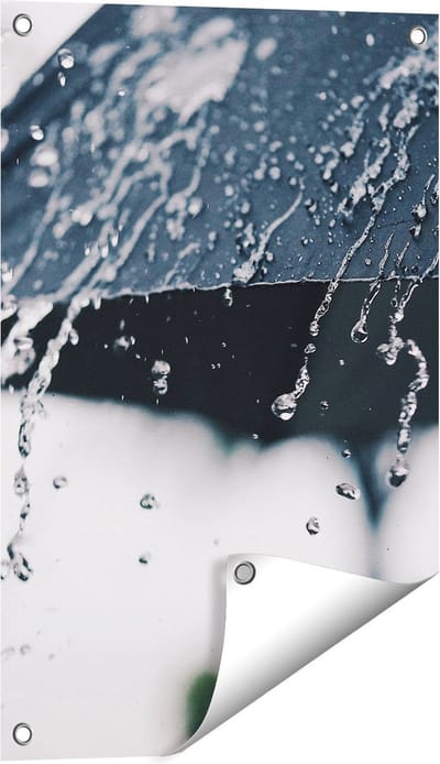 Gards Tuinposter Zwarte Paraplu met Regen Druppels - 40x60 cm - Tuindoek - Tuindecoratie - Wanddecoratie buiten - Tuinschilderij