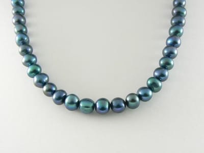 Collier van natuurlijke zwarte zoetwaterparels en zilveren sluiting - 45 cm