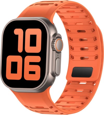 Stravo Siliconen sport horlogebandje voor Apple Watch 46mm (Series 10/11), 45mm (Series 7/8/9), 44mm (Series 4/5/6, SE 1/2/3), 49mm (Ultra 1/2/3) – Met magnetische sluiting en ventilatiesleuven – Oranje