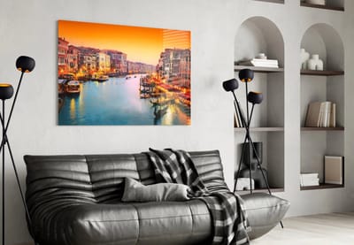 Glasschilderij – Venetië bij Zonsondergang – Romantische Wanddecoratie met Warme Kleuren - 72x46 cm