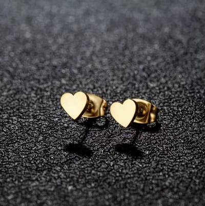 Oorbellen Set - Hart / Heart / Love - Oorknopjes - Kleur: Goud - 2 Stuks - Hoge Kwaliteit RVS / Stainless Steel - Verkleurt Niet - Oorbellen / Oorknopjes / Oorhangers - Cadeau / Vrouwen / Dames / Moeder - Hartje Oorbellen - Gouden Oorbellen