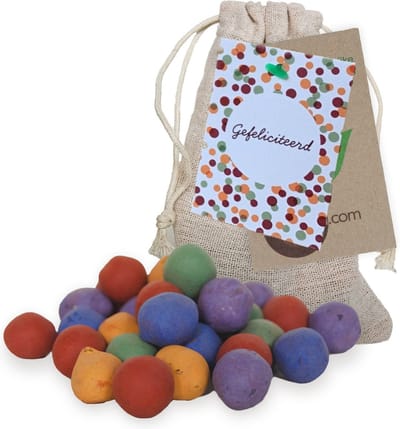 Kaartje Gefeliciteerd met 15 Kleurrijke Zaadbommen in Jute Zakje - Zaadbom.com