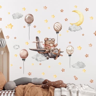 Cartoon Beer Vliegend Vliegtuig Muurstickers met Maan, Ballonnen en Sterren voor Kinderkamer en Speelruimte - Verwijderbare Wanddecoratie voor Kinderen