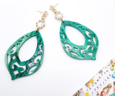 Jeannette-Creatief® - Resin - Barok Groot - Oorstekers - Oorbellen Dames - Oorbellen Groen - Statement Oorbellen - Oorhangers - Zirkonia Oorknoppen - Goudkleurig RVS Oorstekers - Bohemien - Emerald Green - Transformative Teal - Teal Green