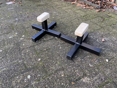 Acro turn handstand paaltjes LAAG set van 2 staal/hout zwart