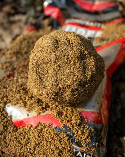 Sonubaits Super Feeder Roach – Zoet Lokvoer voor Feeder en Dobbervisserij