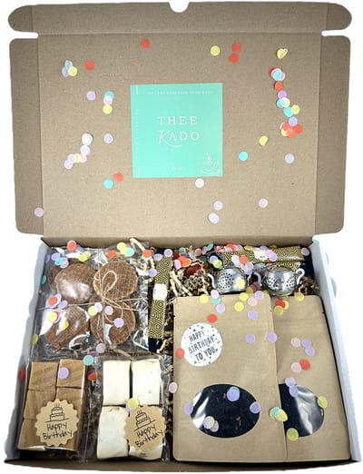 Birthday XL Thee brievenbus cadeau - verjaardag - thee - honing - noga - fudge - stroopwafels