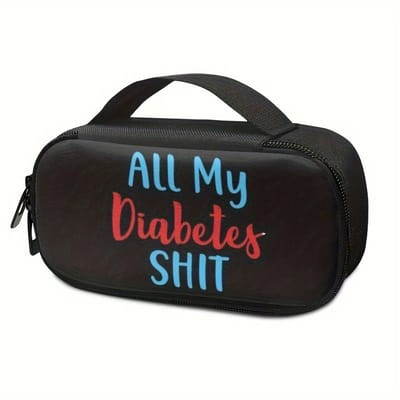 @ Lu’s Today® – Basic Medical Essentials – Insuline Koeltas – “All My Diabetes Shit” – Inclusief Coolpack – Zwart – Compact & Reisklaar