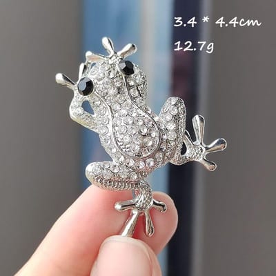 Springende Kikker Kleurrijke Kristalsteen Broche Emaille Groen Springkikker Pad Insect Metaal Kleine Speld Jas Pak Neutraal Borst Corsage white