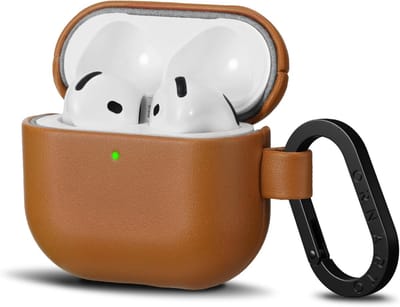 SnelShoppen - AirPods 4 Case Leer - Volledige Bescherming Caramel Bruin - Inclusief Carabiner - Draadloos & Bedraad Opladen - Slimme Pasvorm voor AirP
