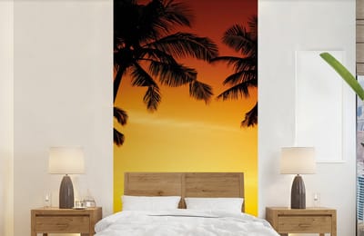 Behang - Fotobehang Palmboom - Zonsondergang - Strand - Oranje - Tropisch - Breedte 120 cm x hoogte 240 cm