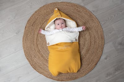 Oker en Mos - Voetenzak baby okergeel - 85x45cm
