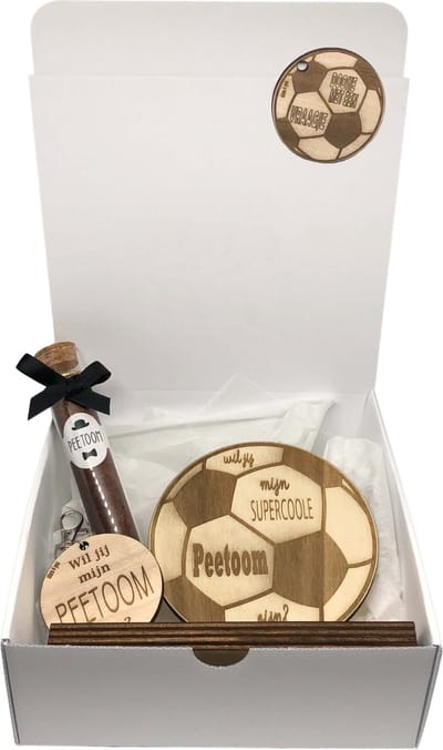 Geschenkbox Wil jij mijn PEETOOM zijn? | zwart | voetbal | sleutelhanger | peter vragen | meter worden | peetoom vragen | peetoom worden | cadeau | doosje met een vraag | knuffeloom vragen | knuffeloom worden