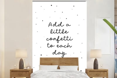 Behang kinderen - Kinderkamer decoratie - Quotes - Spreuken - Add a little confetti to each day - Meisje - Kinderen - 200x300 cm - Slaapkamer decoratie