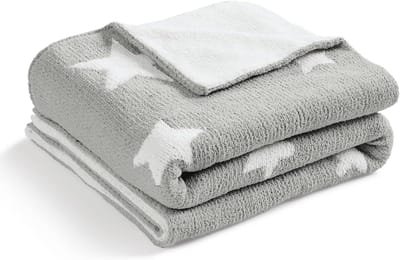 Gezellige zachte chenille babydeken 75 x 100 cm - Voor jongens en meisjes - Peuters - Babyshower cadeau met grijze sterren