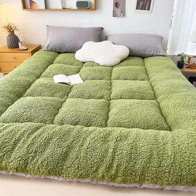 Matelas de literie en laine d'agneau épaissi pour dortoir d'étudiants d'hiver Matelas de lit double Tatami avec literie pliable 150 * 200cm beige