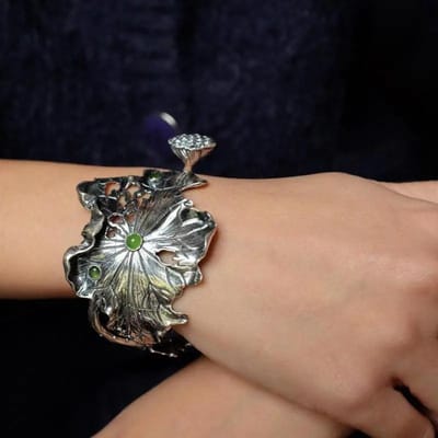 Oude Gouden Vakmanschap Lotus Ranken Armband Voor Vrouwen Hol Uit Exquise Persoonlijkheid Etnische Stijl Bedel Sieraden gray