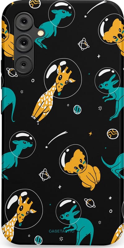 Casetastic Hoesje Geschikt voor Samsung A34 (5G) - Stijlvolle Beschermende Duo-layer Case - Donkere Ruimte Safari