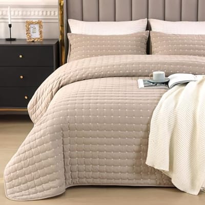Dailygoods- Beddensprei 220x240cm Kaki - 100% Katoen - Gewatteerd - Inclusief 2 Kussenslopen - Ultra Zacht Borduurwerk - Ademend Comfort - Dekbedovertrek