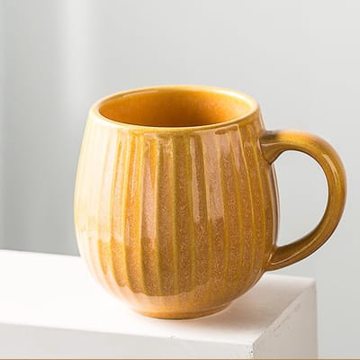 VHV-Mok - Koffiemok - Grote mok - Theemok - Keramiek - Handgemaakte look - Vaatwasserbestendig - Magnetronbestendig - Cadeau idee - Voor kantoor en thuis - Geel