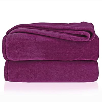 Hoogwaardig flanellen knuffeldeken - super zacht fleece deken voor bank en onderweg - Oeko-Tex gecertificeerd - 170 x 130 cm - paarse bessen