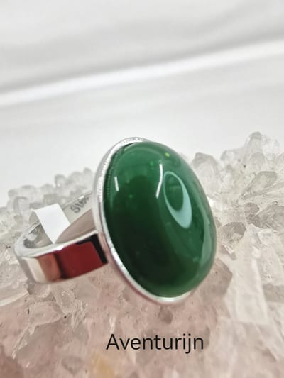 Ring - RVS - Aventurijn - Edelsteen - ovaal - Zilverkleurig - maat 17 - Edelsteen ringen zijn niet alleen prachtige sieraden, maar ook dragers van diepe betekenis en symboliek.