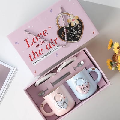 Creatieve Hartvormige Lockhead Koppels Kopjes Keramische Kopjes met DEKSELS Lepels Hoog Uiterlijk Niveau Cadeau Mokken High-End Geschenkdoos Set 410ML