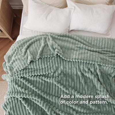 Allecto - Behaaglijke deken - Zachte fleecedeken - Comfortabele knuffeldeken - Groen - XXL formaat - Perfect voor bank en bed - 240 x 220 cm