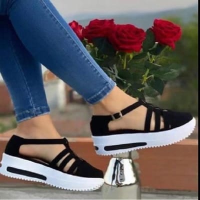 Pantoufles pour femmes, chaussures pour femmes, nouvelles sandales à plateforme compensée, tongs décontractées à bout clip pour dames, diapositives légères et confortables 35 noir