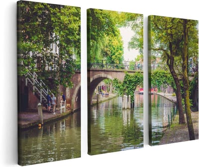 Artaza Canvas Schilderij Drieluik Dichtbegroeide Brug Op De Oudegracht In Utrecht - 120x80 cm - Wanddecoratie Woonkamer - Schilderijen - Muurdecoratie